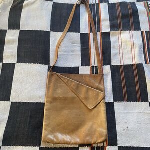 Vintage 1970’s Tan Leather Crossbody Shoulder Bag Purse. Boho. Hippie. Rare.